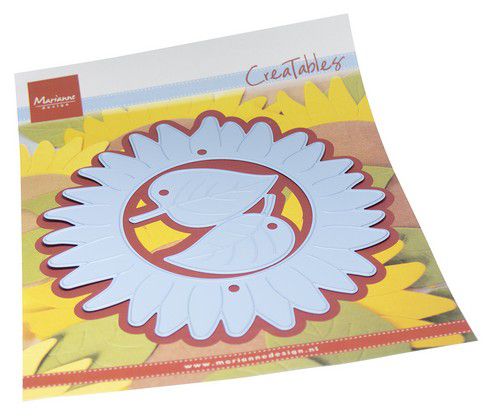 Marianne D Creatable Zonnebloem doily LR0824 122x122,5mm *