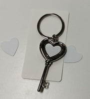 Sleutelhanger - Sleutel met hartvorm - met ring - ca. 6 x 3 cm
